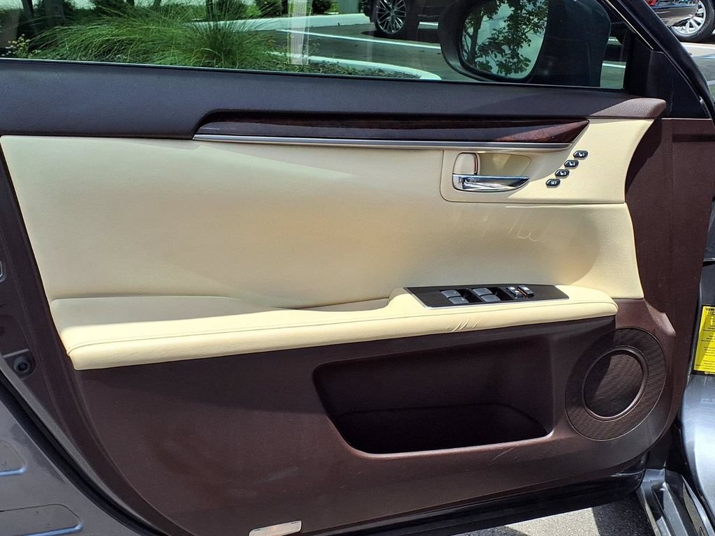 Used 2017 Lexus ES 350 w/ Premium Package FWD image 28