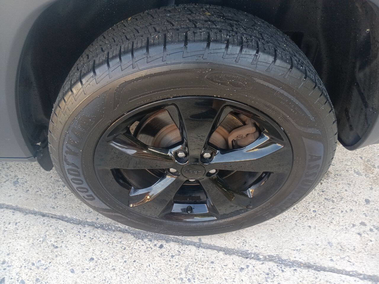 Used 2019 Jeep Cherokee Latitude Plus image 19