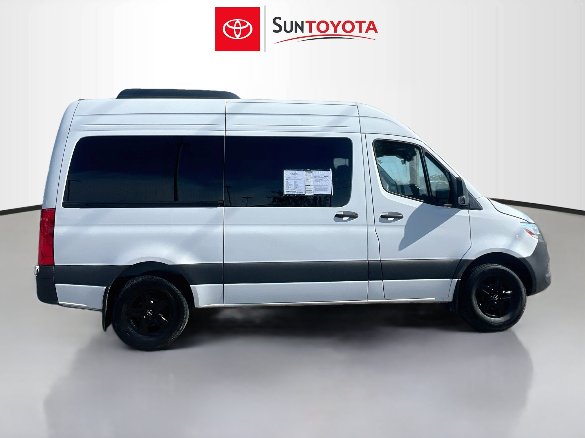Used 2024 Mercedes-Benz Sprinter 2500 image 2