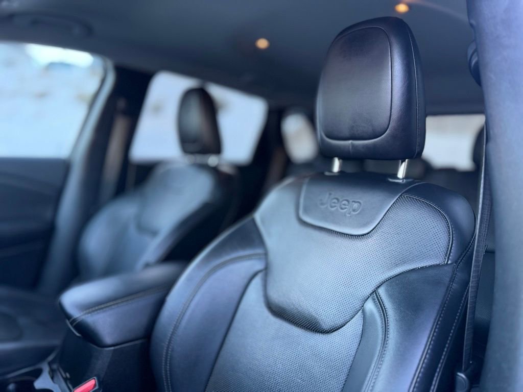 Used 2019 Jeep Cherokee Limited w/ Luxury Group image 15