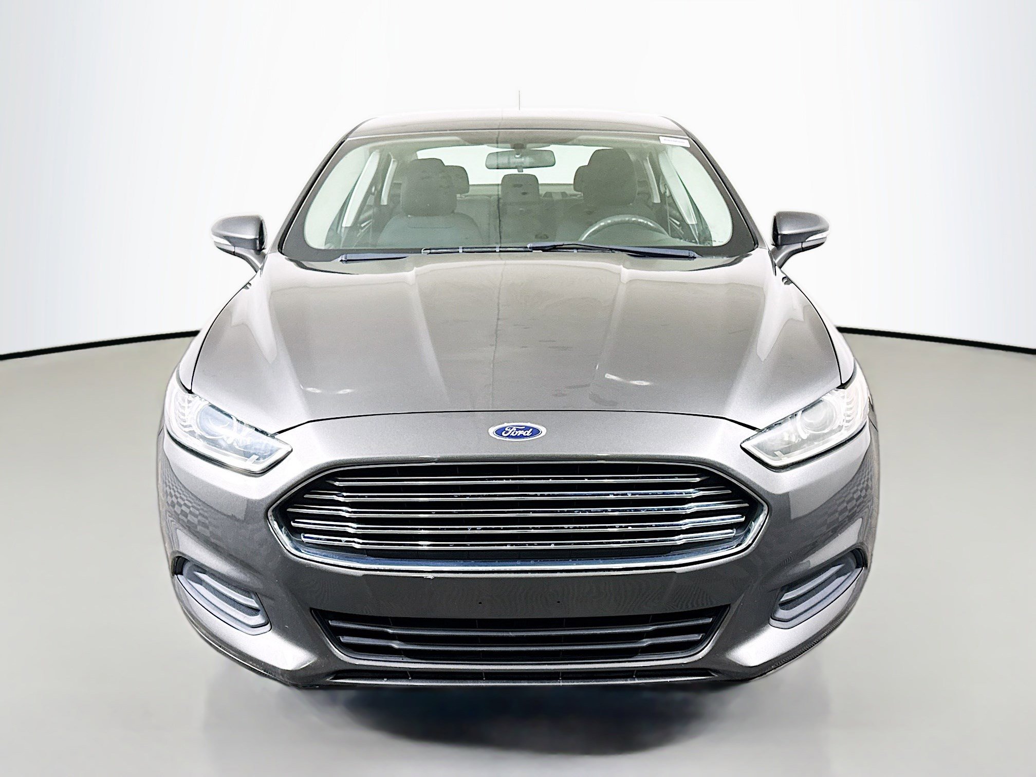 Used 2016 Ford Fusion SE image 2