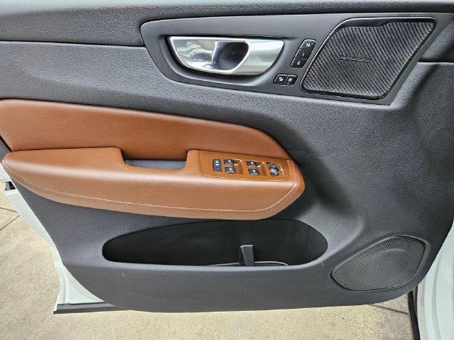 Used 2023 Volvo XC60 B5 Plus w/ Climate Package AWD/4WD image 19