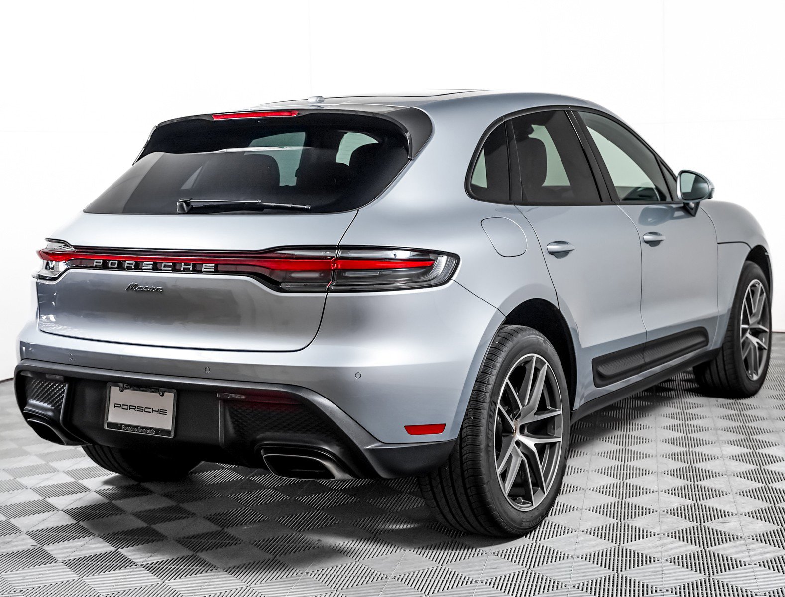 Certified 2026 Porsche Macan AWD/4WD image 10