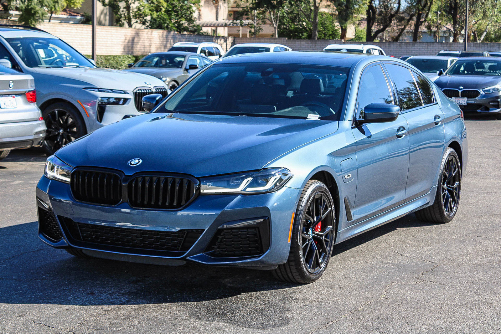 Used 2023 BMW 530e w/ M Sport Package image 3