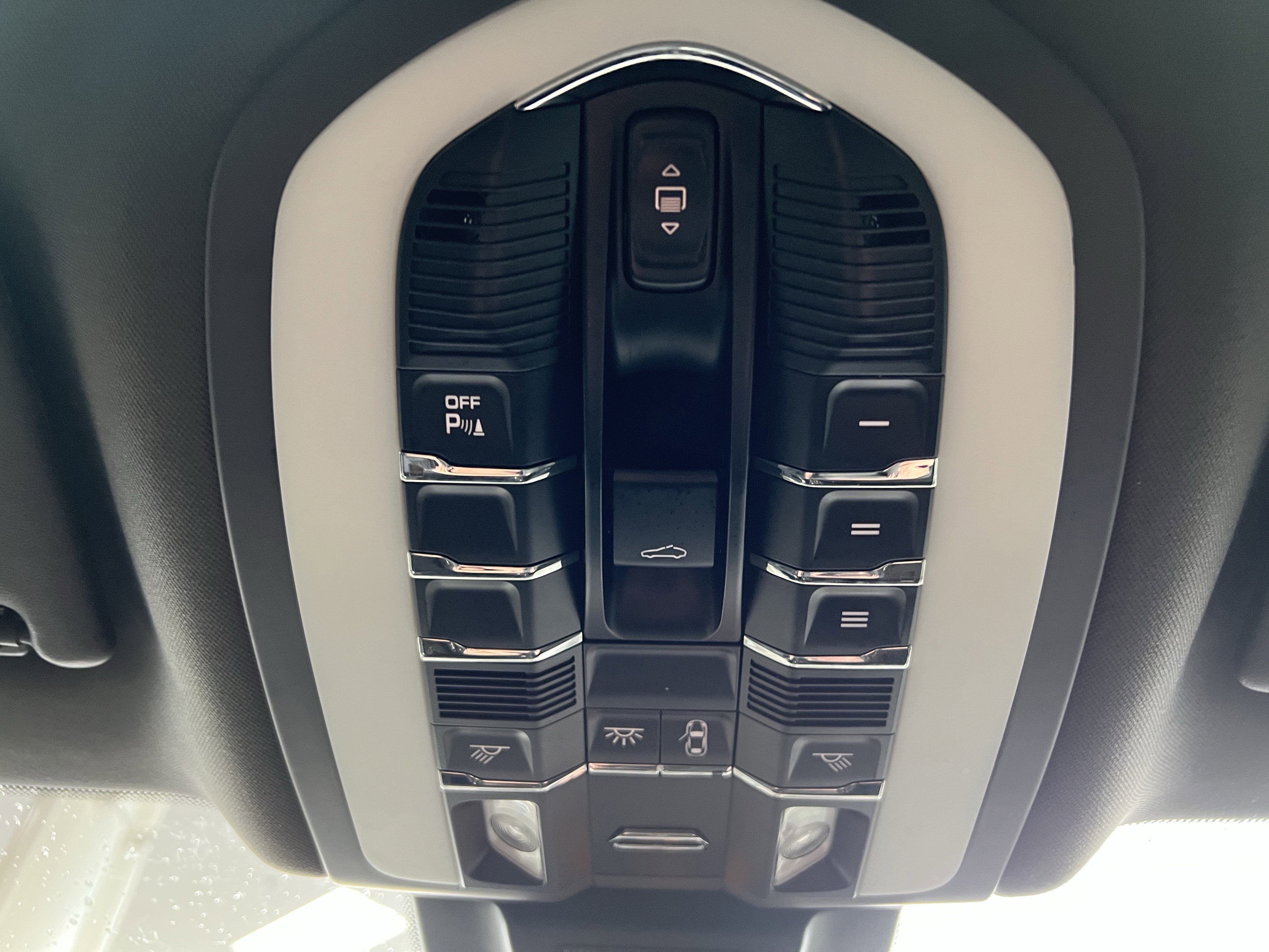 Used 2016 Porsche Macan S image 28