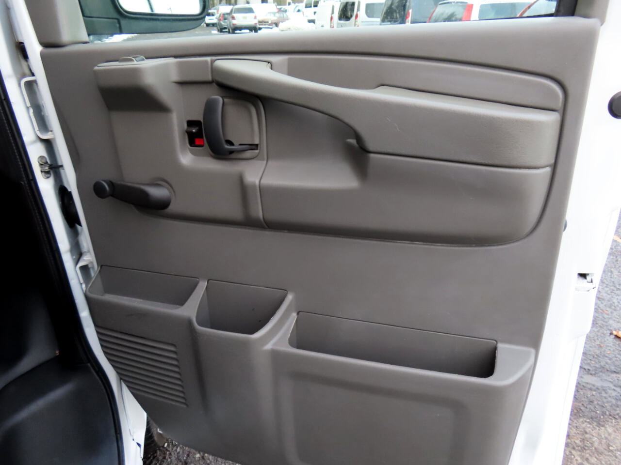 Used 2013 Chevrolet Express 2500 image 19