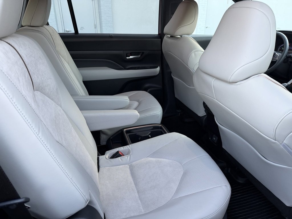 Used 2025 Toyota Grand Highlander AWD Hybrid image 14