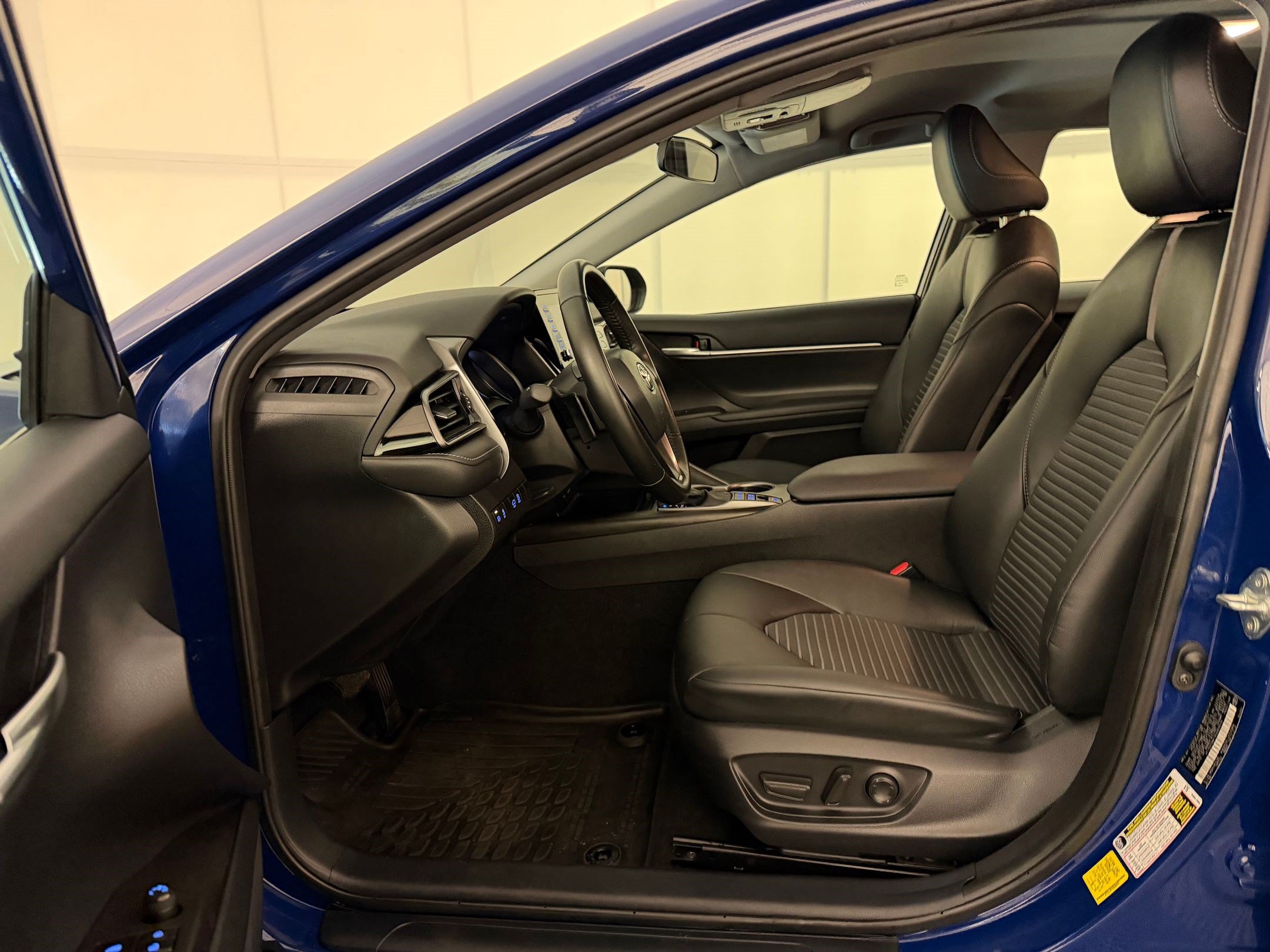 Used 2024 Toyota Camry SE FWD image 5