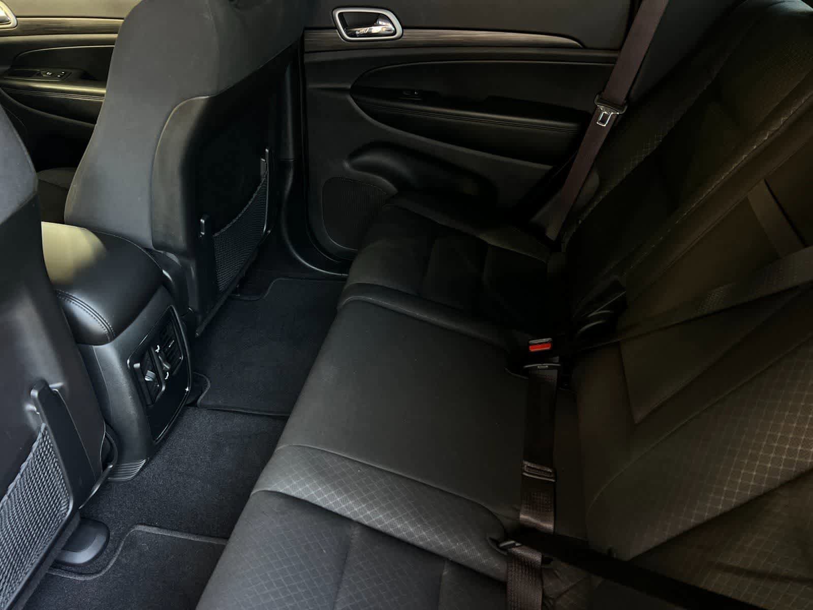 Used 2021 Jeep Grand Cherokee Laredo RWD image 5