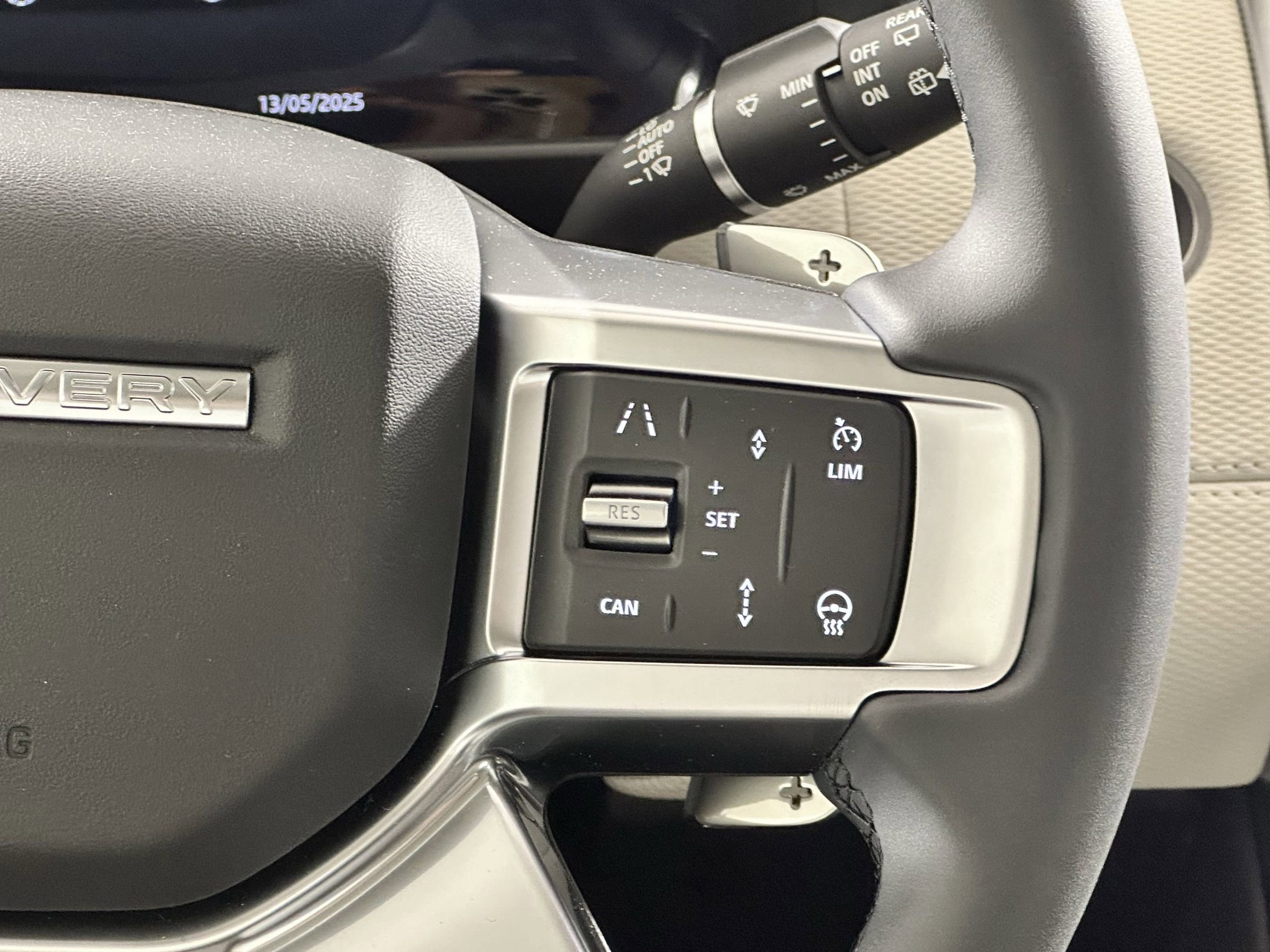Certified 2025 Land Rover Discovery Dynamic SE AWD/4WD image 19