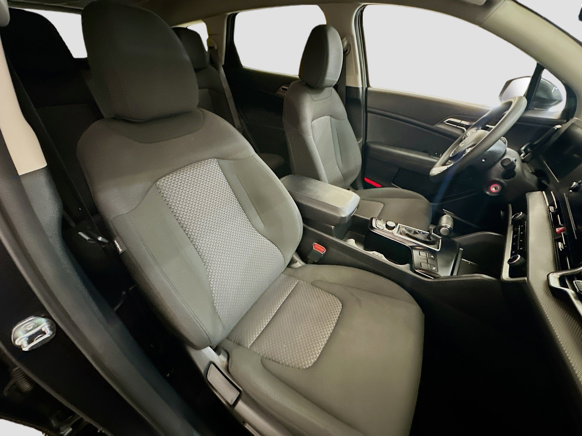 Used 2025 Kia Sportage LX image 31