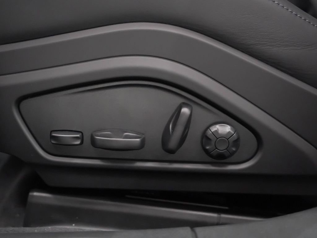 Certified 2025 Porsche Panamera 4 AWD/4WD image 13