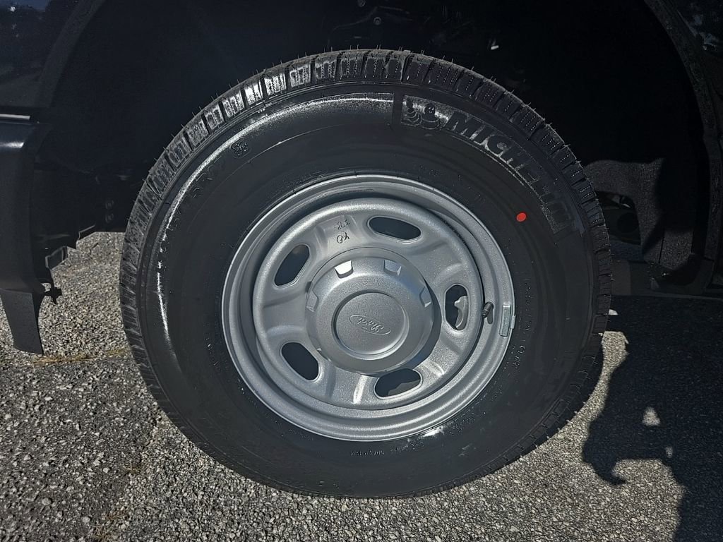 New 2026 Ford F250 XL w/ F-250 >10K GVWR Package image 9