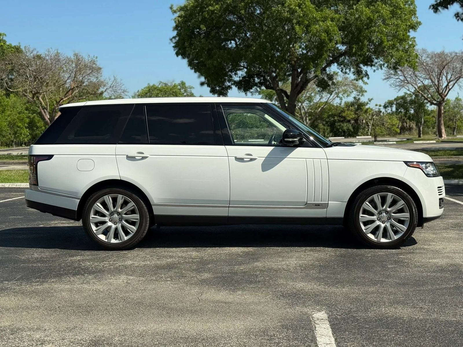 Used 2015 Land Rover Range Rover Long Wheelbase Supercharged AWD/4WD image 11