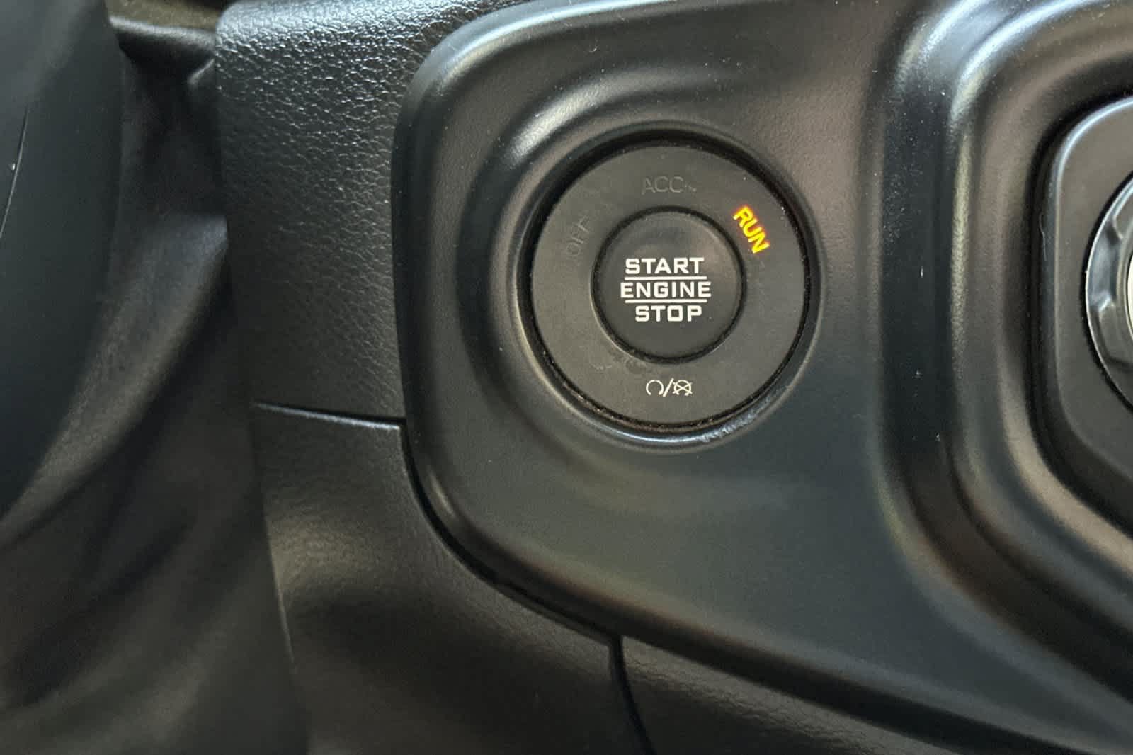 Used 2020 Jeep Gladiator Overland AWD/4WD image 23