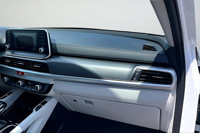 Used 2020 Kia Telluride S w/ S 8 Passenger Seating Package FWD image 21