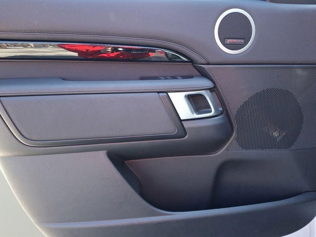 Used 2024 Land Rover Discovery S image 14