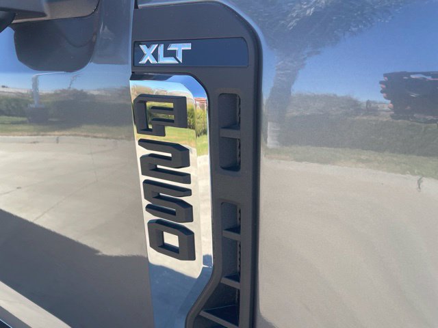 New 2026 Ford F250 XLT w/ XLT Premium Package AWD/4WD image 30