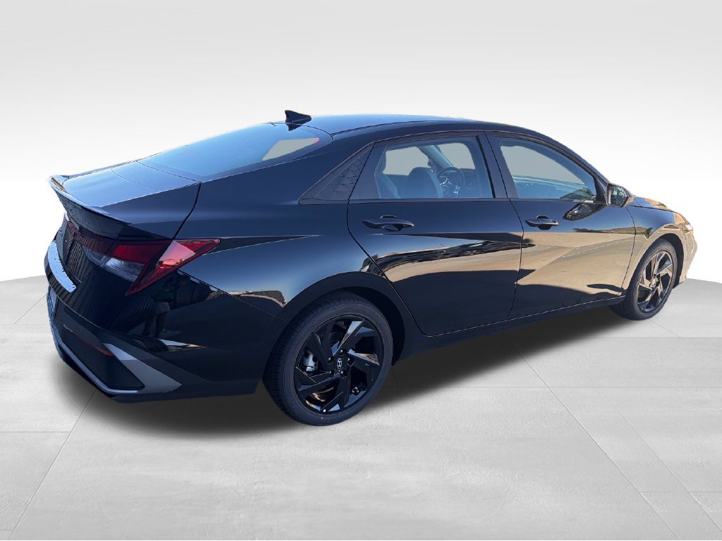 New 2026 Hyundai Elantra SEL Sport FWD image 7