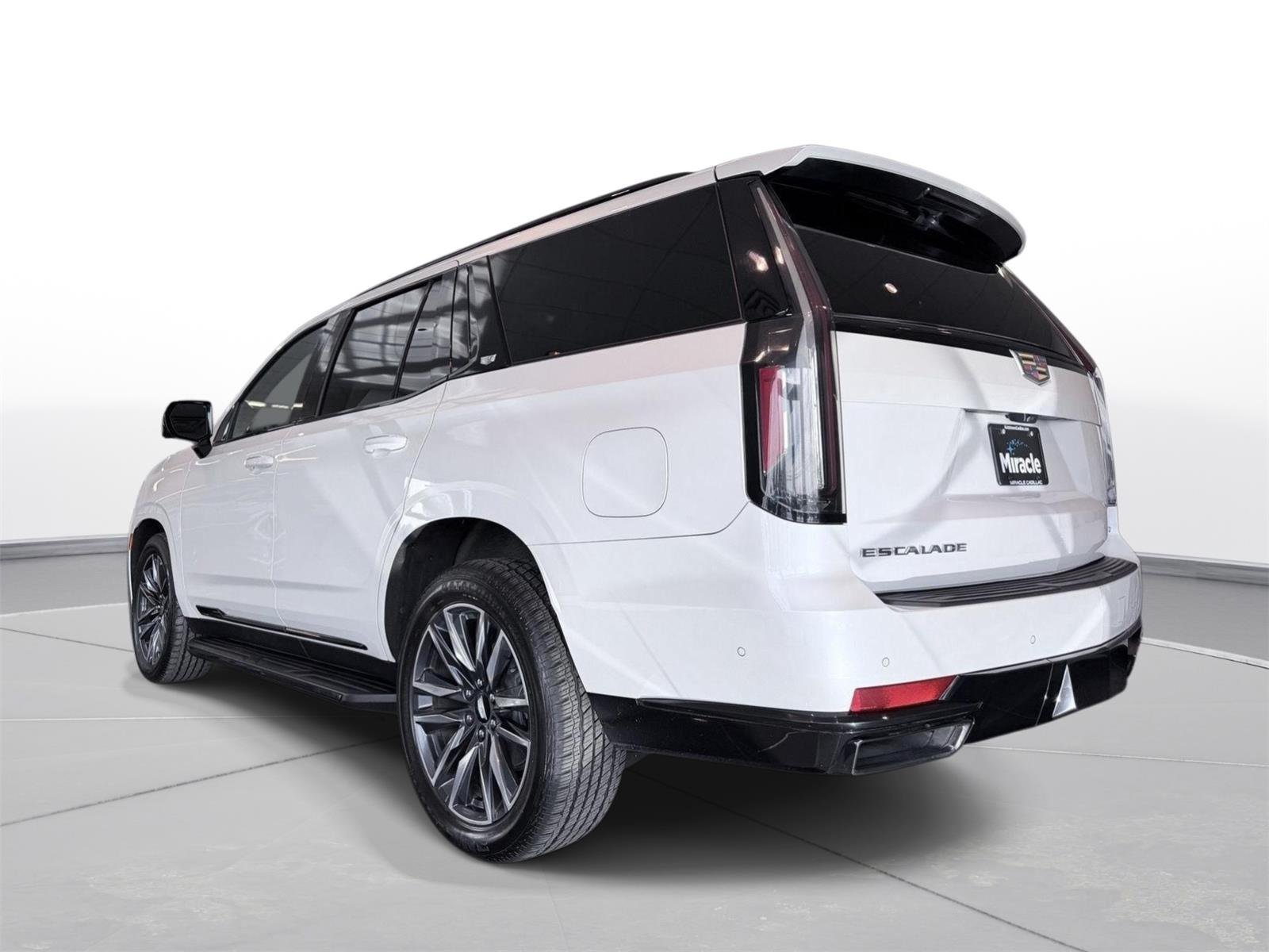 Used 2022 Cadillac Escalade Sport w/ Touring Package AWD/4WD image 7