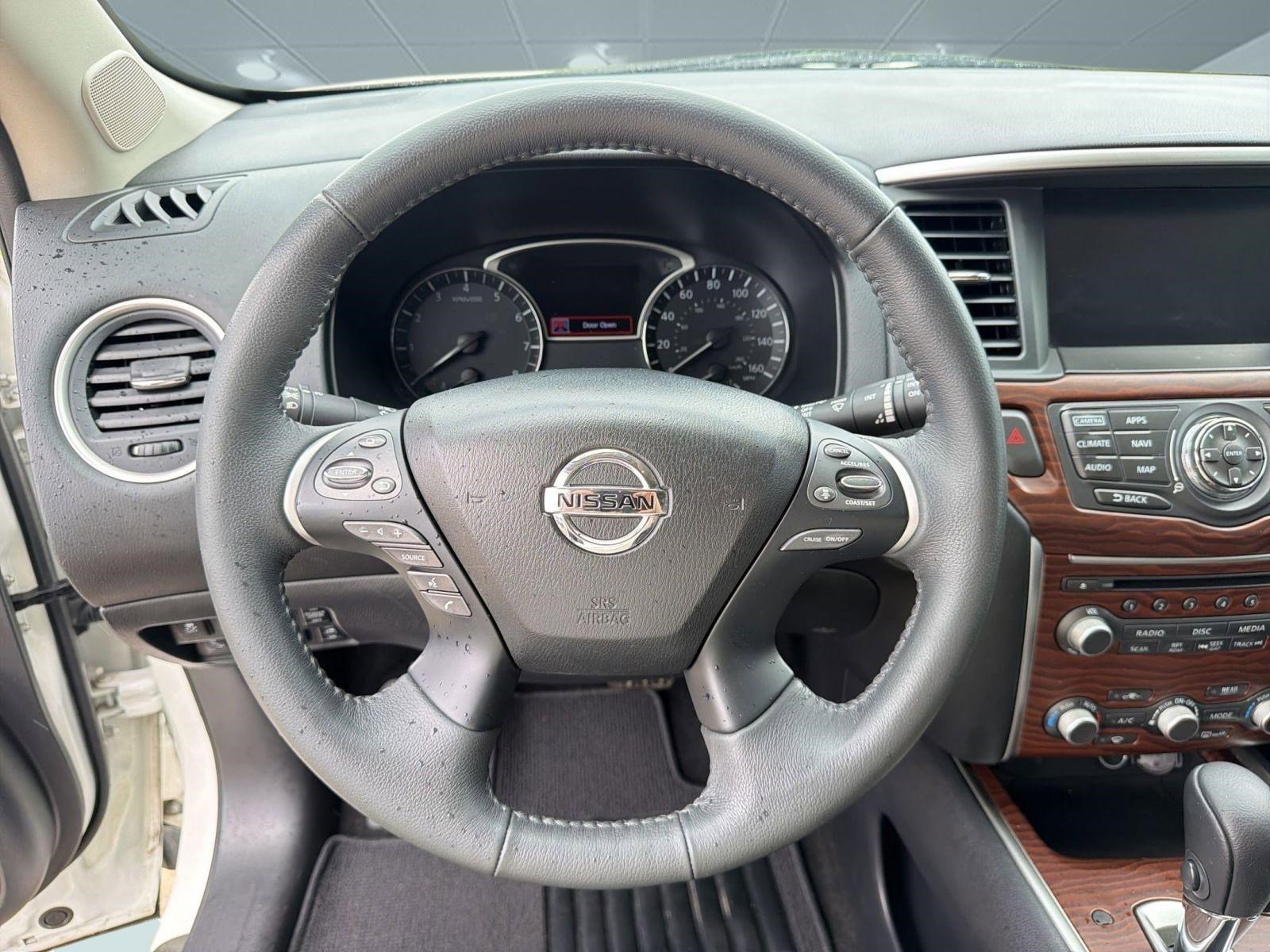 Used 2017 Nissan Pathfinder Platinum FWD image 17