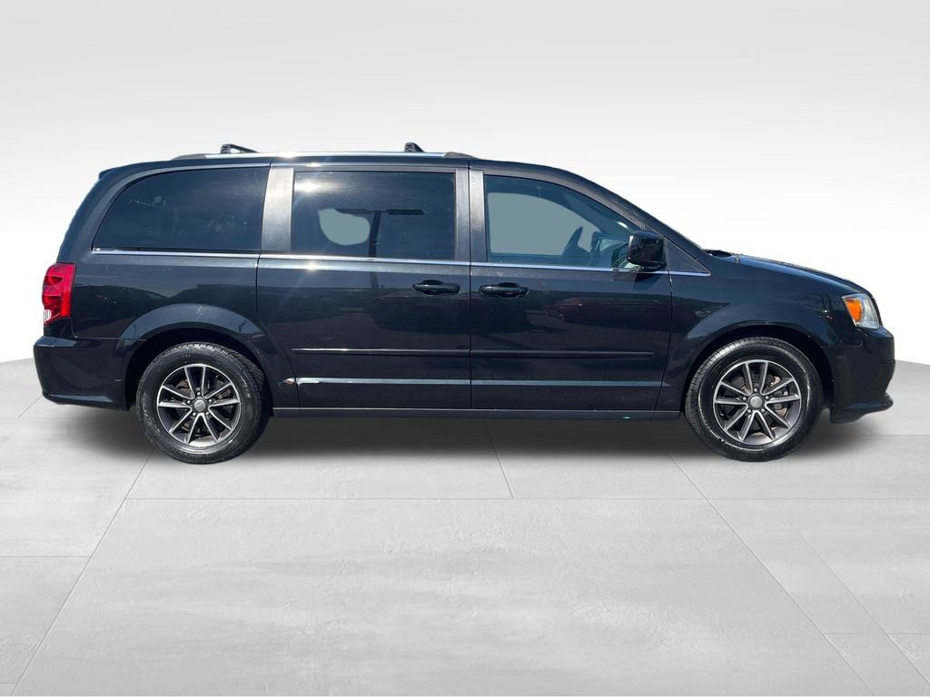 Used 2016 Dodge Grand Caravan SXT FWD image 9
