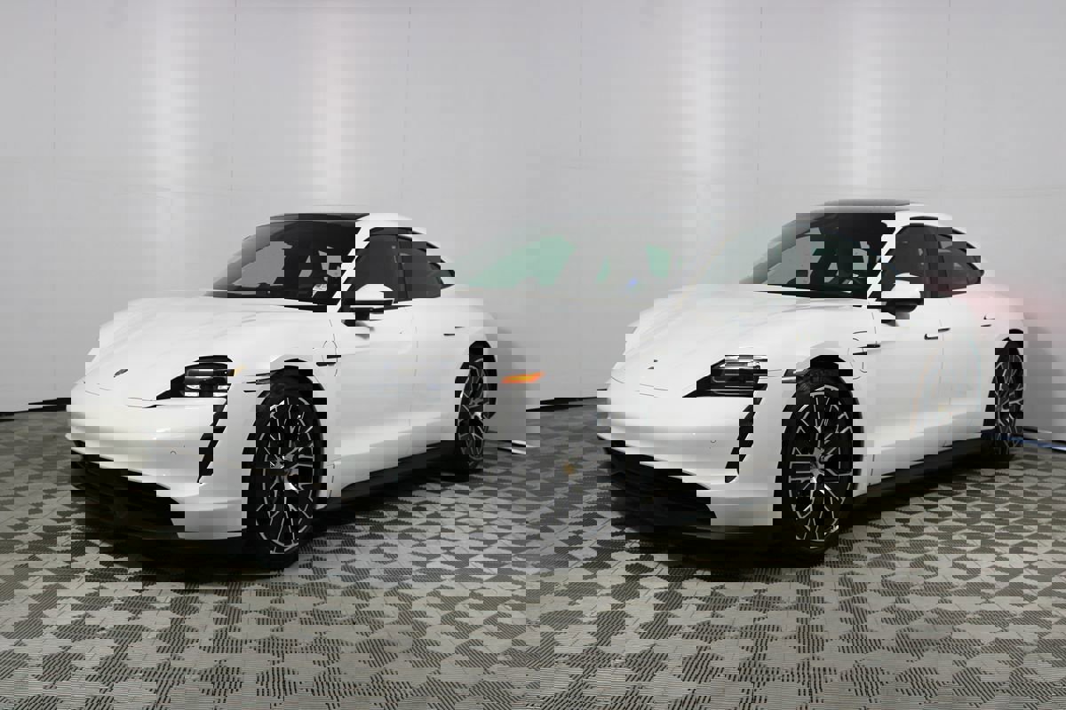 Used 2022 Porsche Taycan image 40