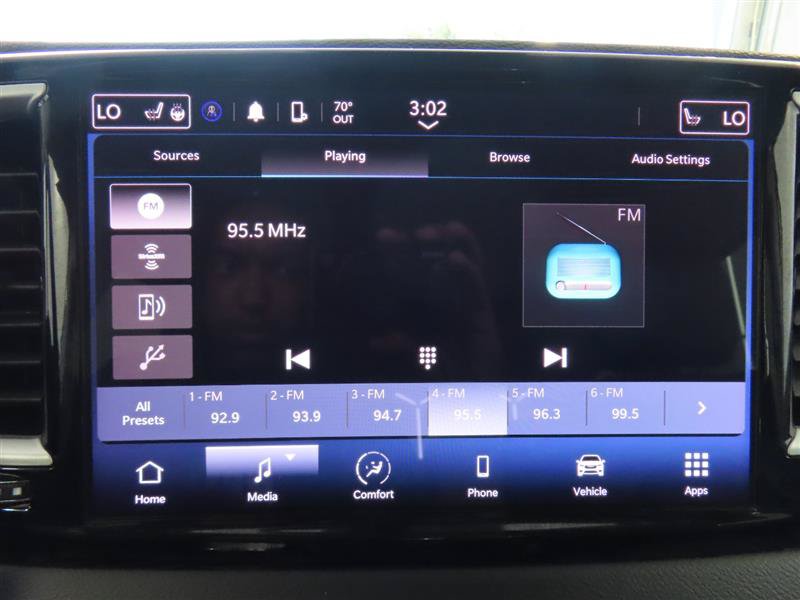 Used 2024 Chrysler Pacifica Touring-L FWD image 24