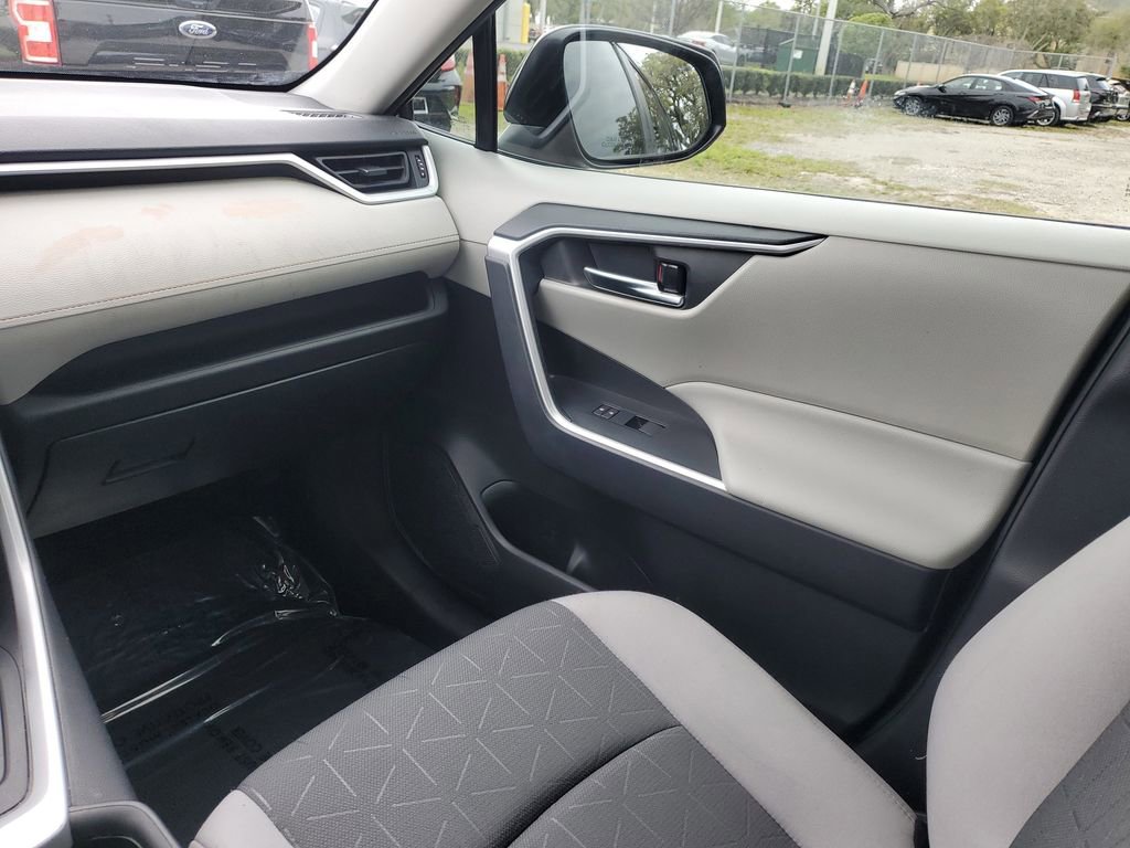 Used 2021 Toyota RAV4 XLE w/ Convenience Package image 12