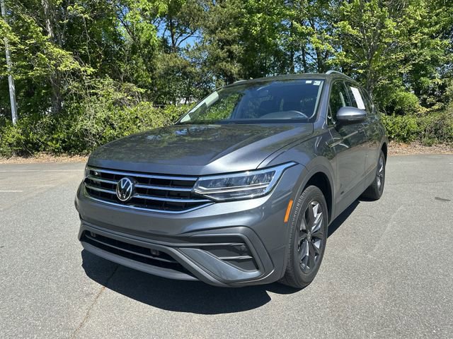 Certified 2023 Volkswagen Tiguan SE image 1