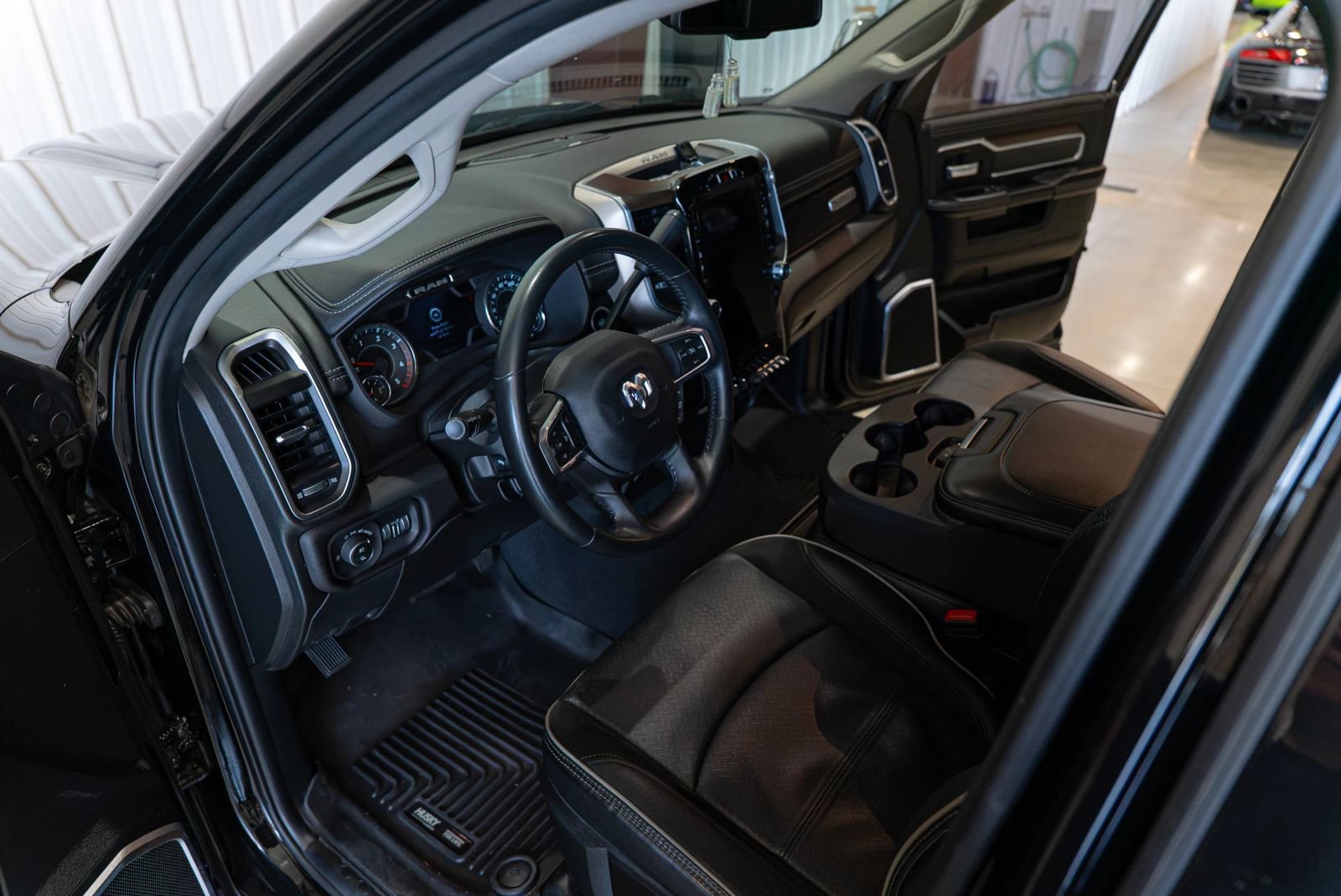 Used 2023 RAM 3500 Laramie AWD/4WD image 32