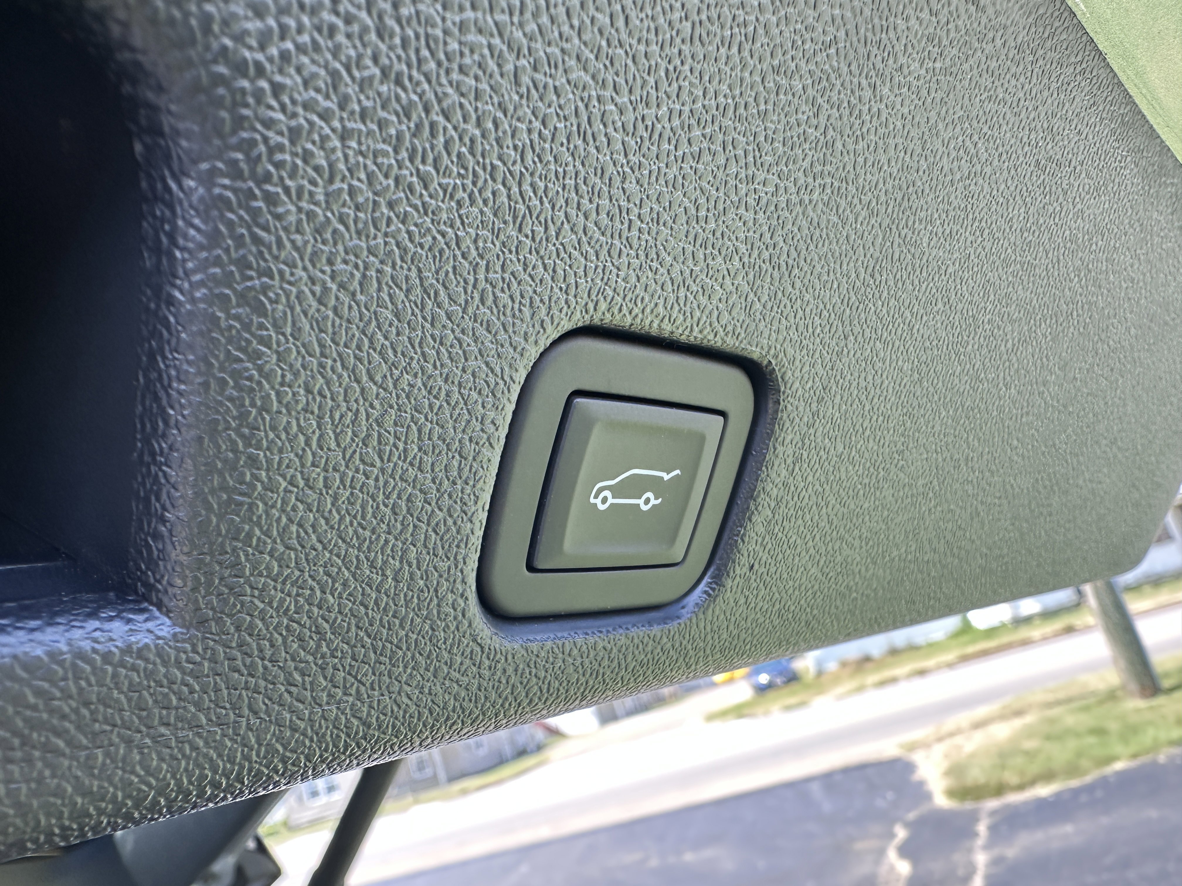 Used 2025 Chevrolet Traverse LT image 12