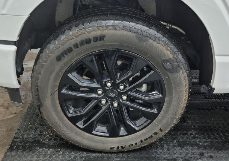 Used 2024 Ford F150 Lariat AWD/4WD image 9