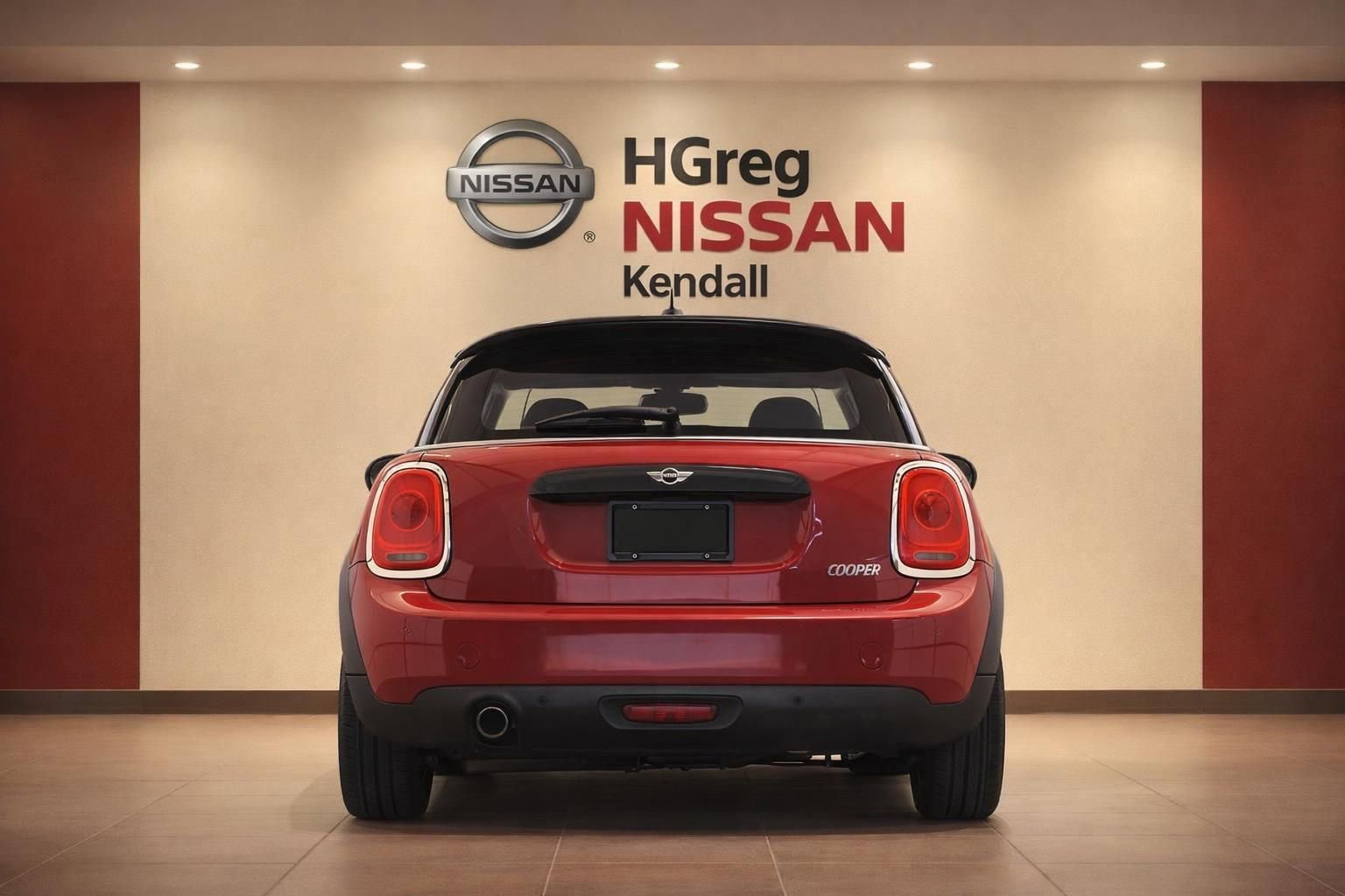 Used 2017 MINI Cooper 4-Door Hardtop w/ Technology Package FWD image 6