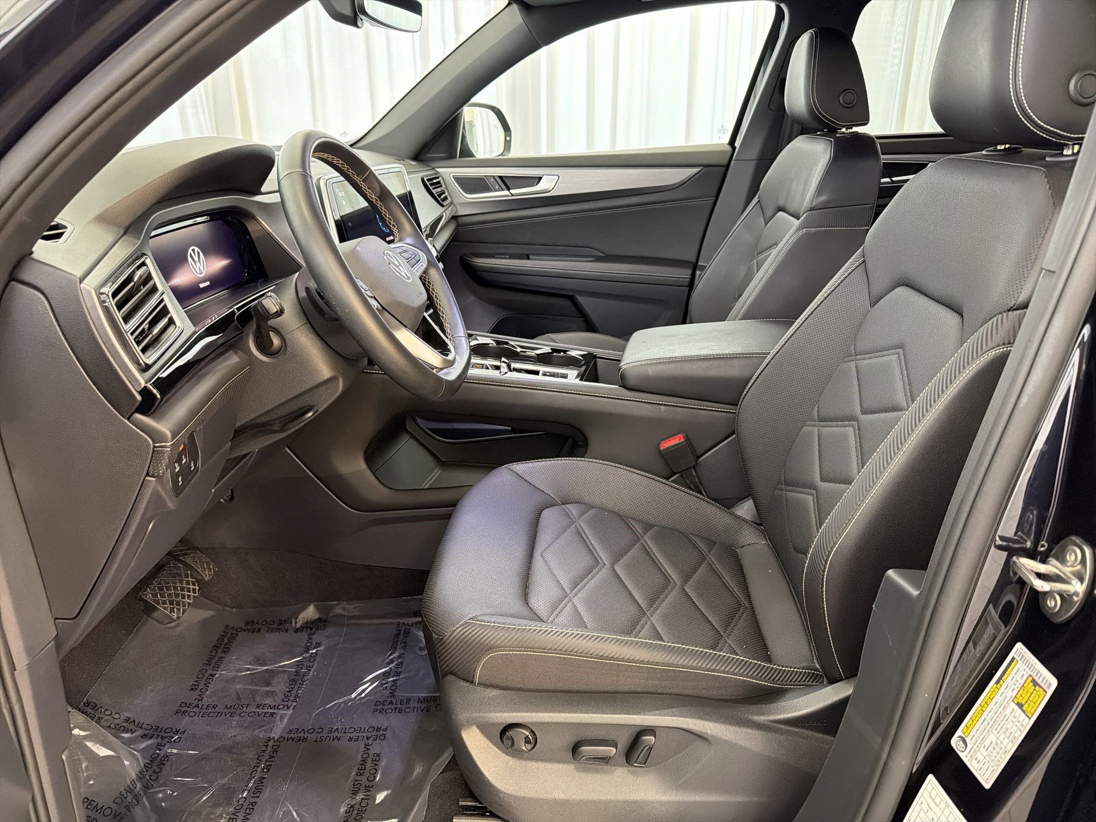Used 2025 Volkswagen Atlas Cross Sport SE FWD image 5