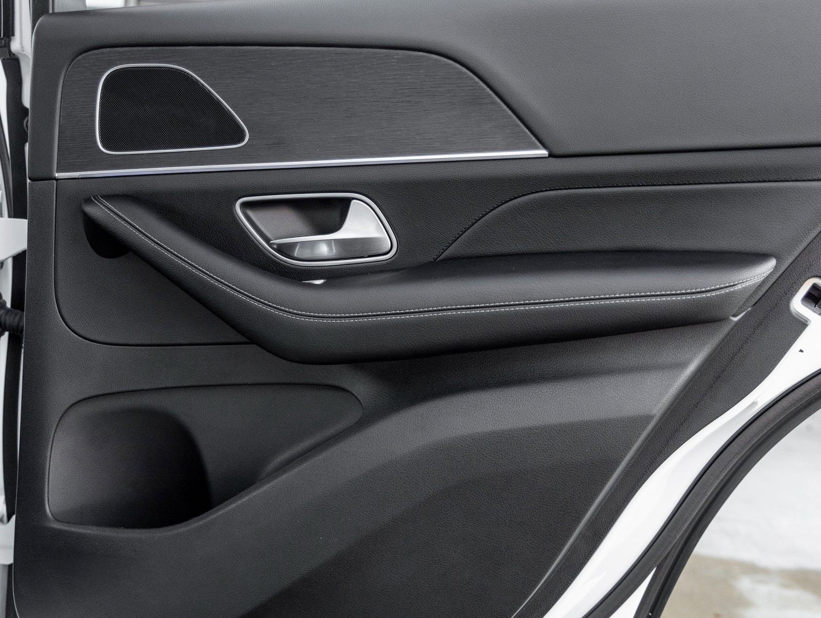 Used 2024 Mercedes-Benz GLE 450 4MATIC w/ AMG Line Exterior image 37