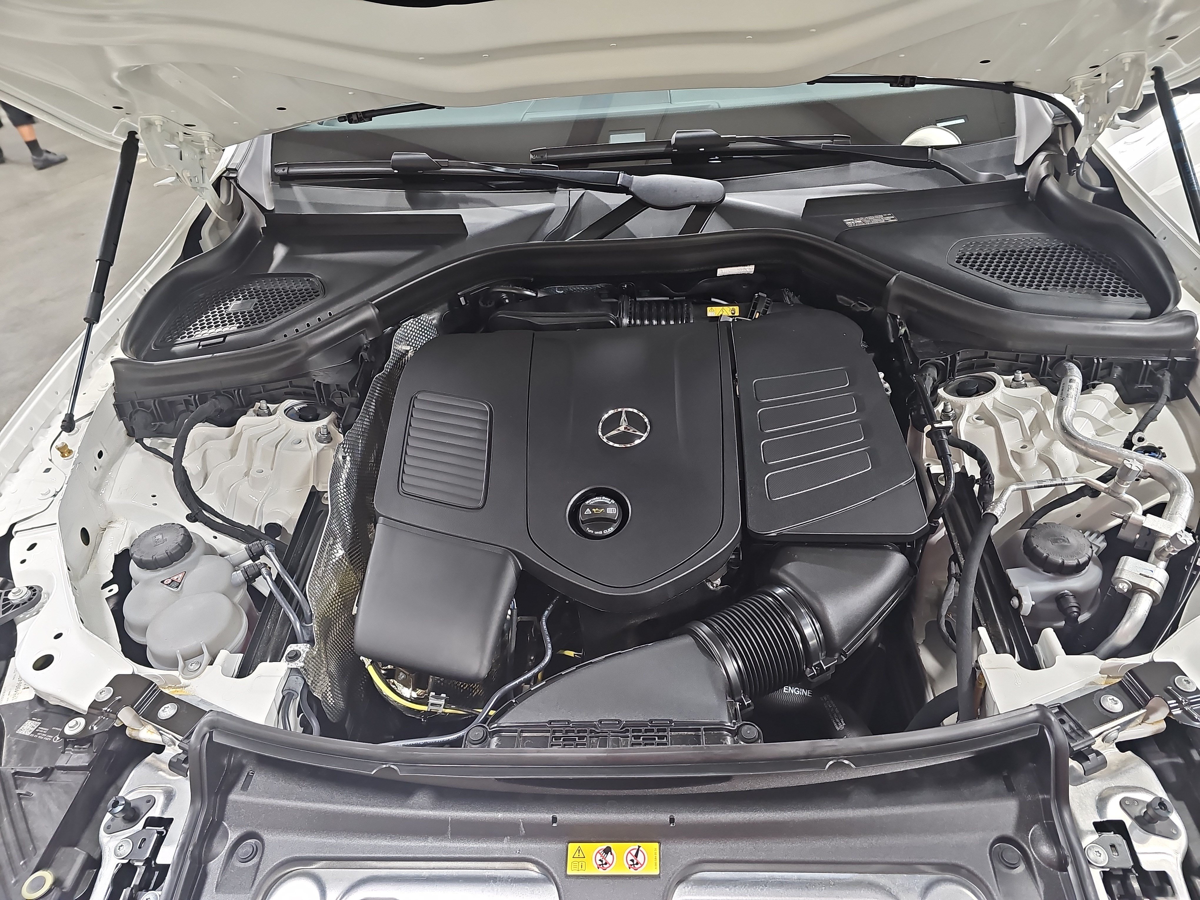 Used 2025 Mercedes-Benz GLC 300 4MATIC image 31
