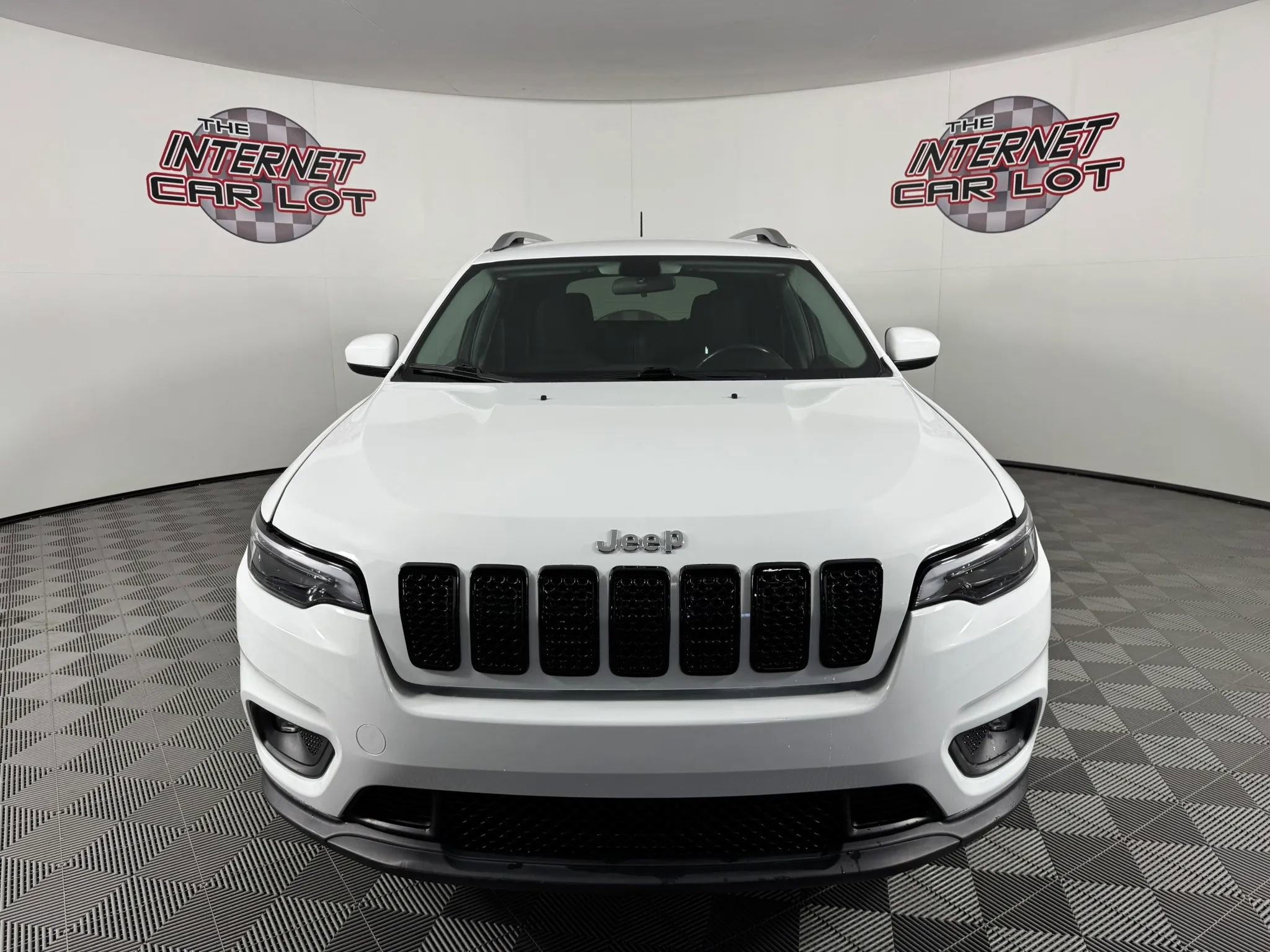Used 2019 Jeep Cherokee Latitude w/ Cold Weather Group AWD/4WD image 2