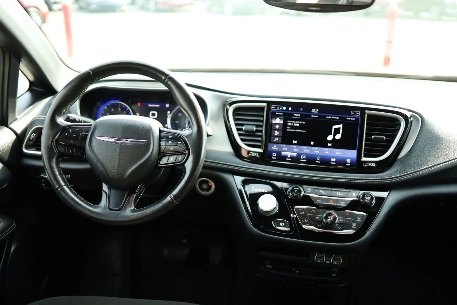 Used 2021 Chrysler Pacifica Touring w/ Uconnect Theater Family Group image 38