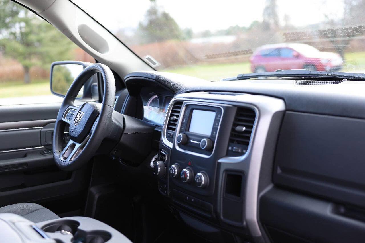 Used 2024 RAM 1500 Classic SLT AWD/4WD image 10