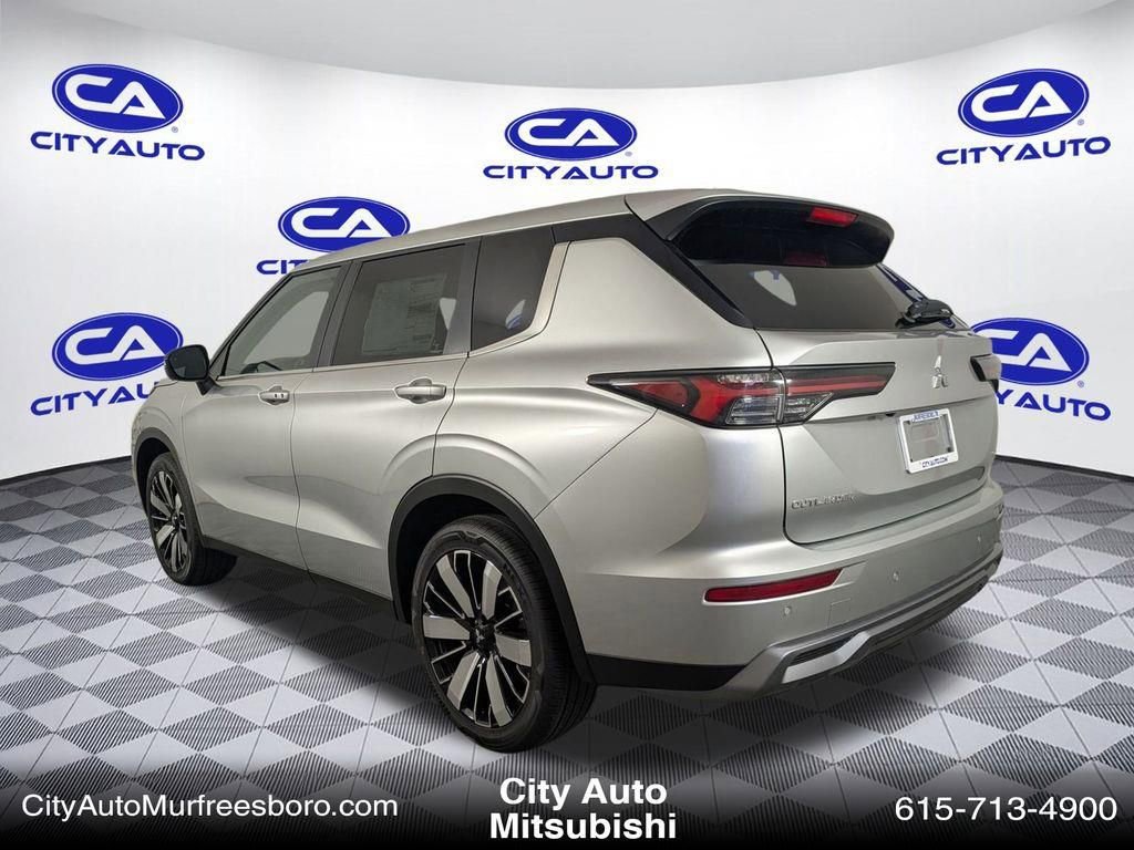 New 2025 Mitsubishi Outlander SE image 6