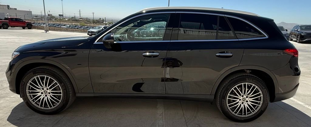 Used 2025 Mercedes-Benz GLC 300 image 3
