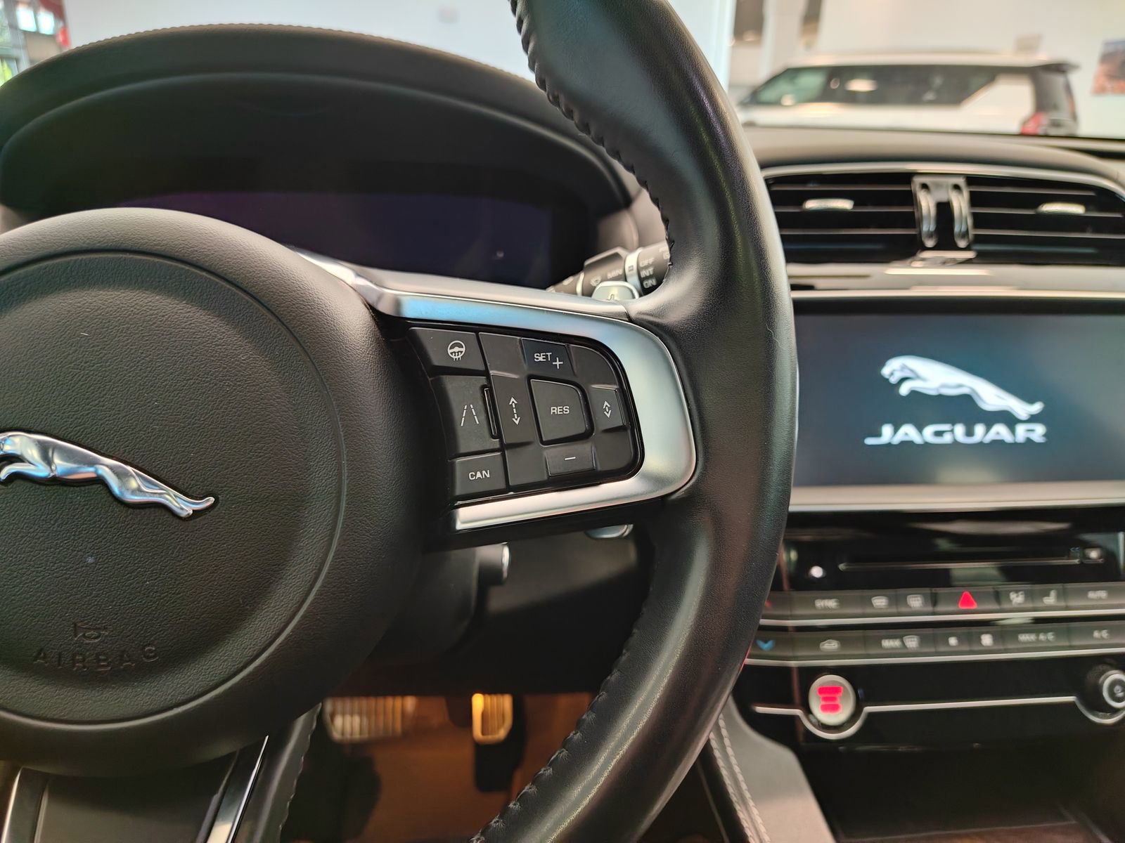 Used 2020 Jaguar F-PACE S AWD/4WD image 13