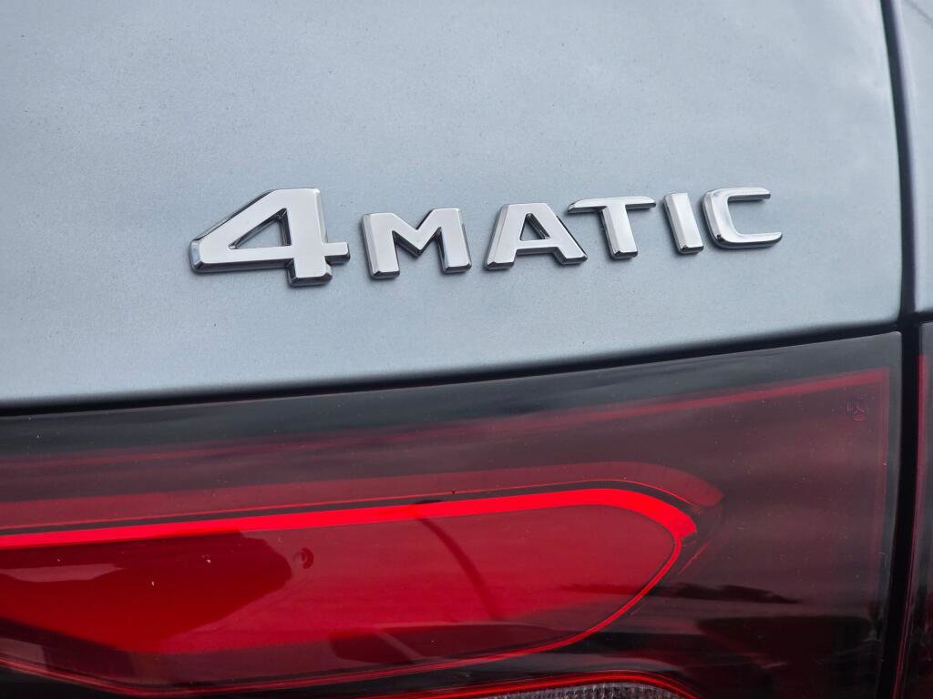 Used 2025 Mercedes-Benz GLC 350e 4MATIC image 34