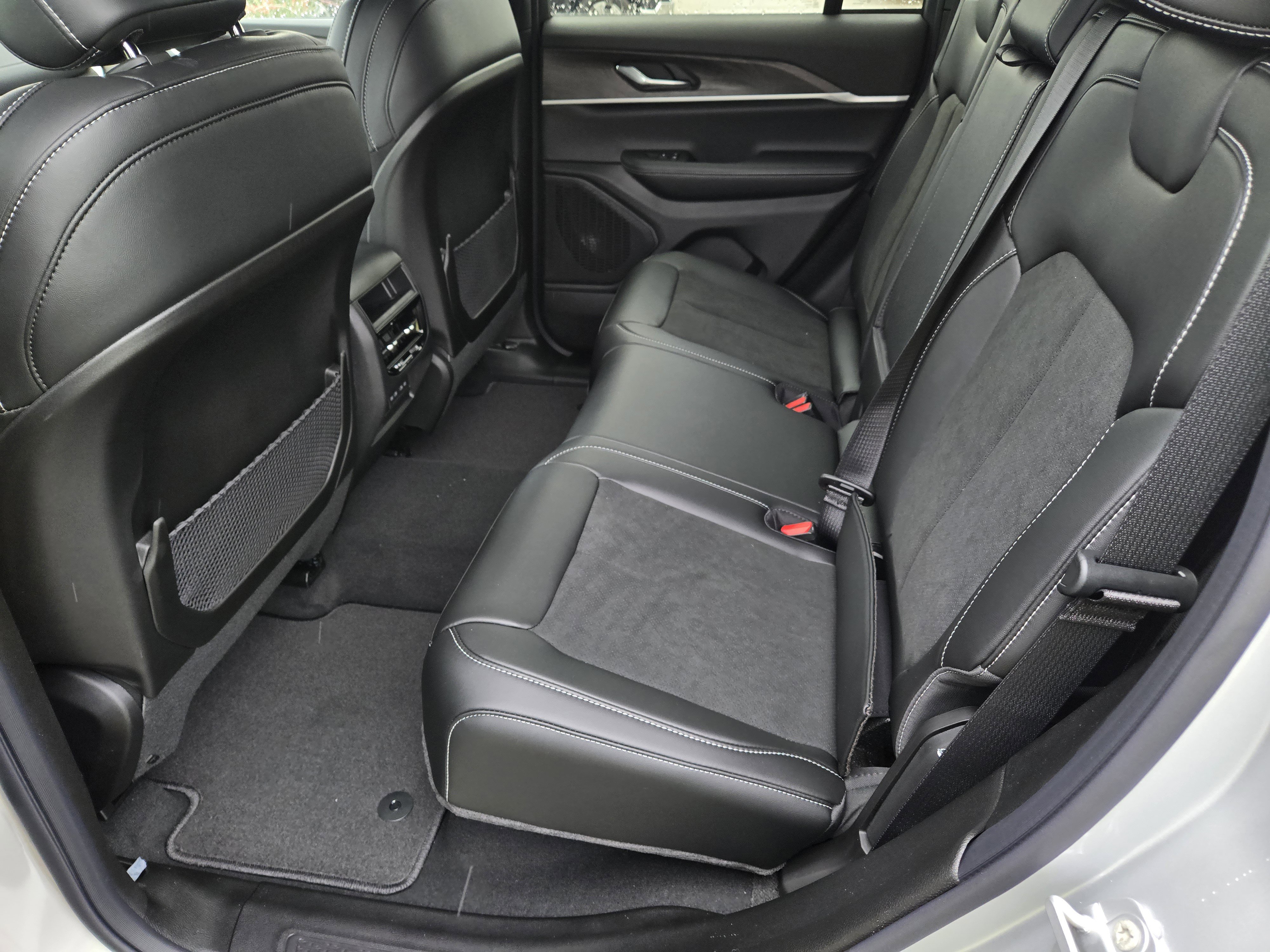 New 2026 Jeep Grand Cherokee Altitude AWD/4WD image 16