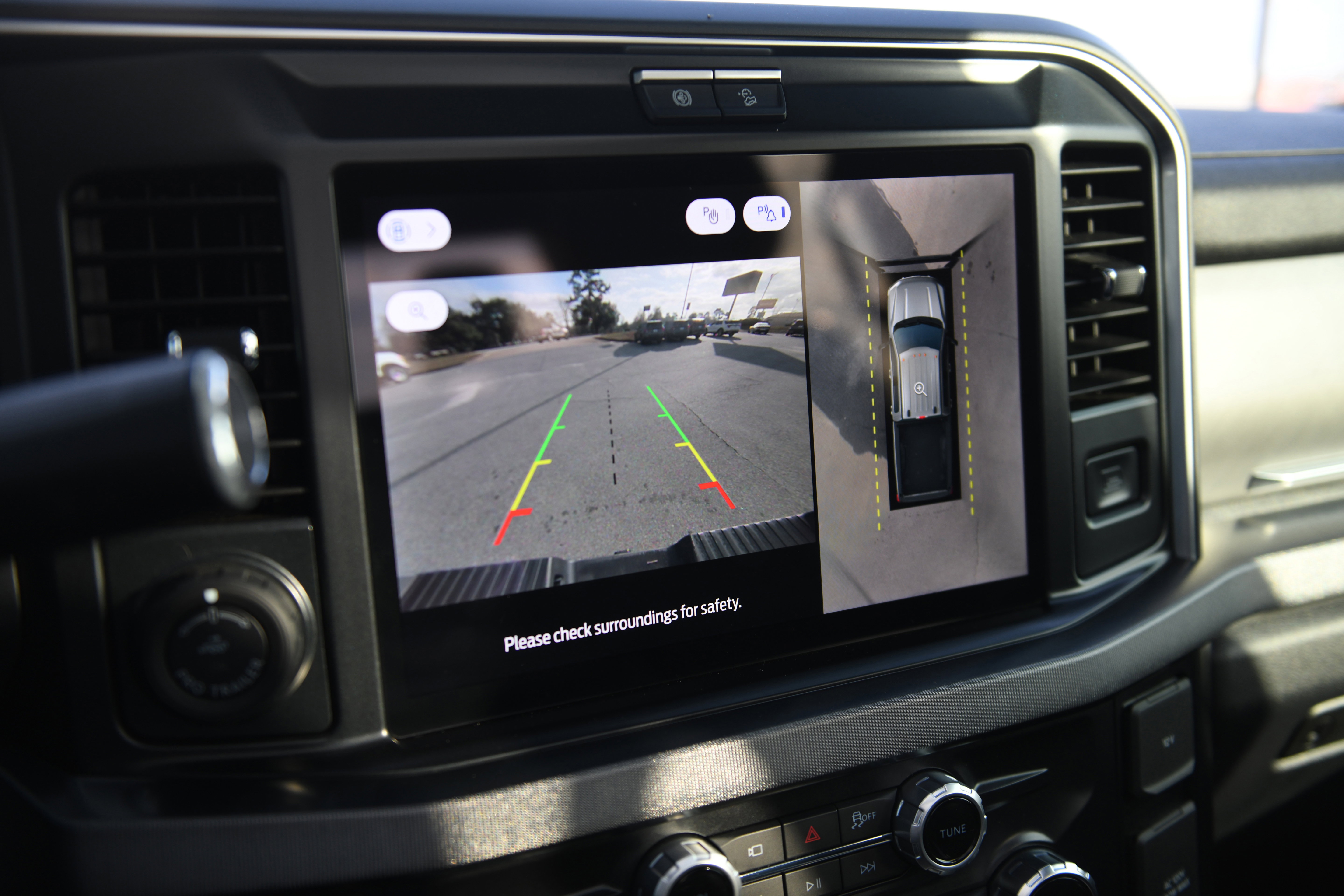 Used 2025 Ford F250 Platinum w/ Tremor Off-Road Package image 30