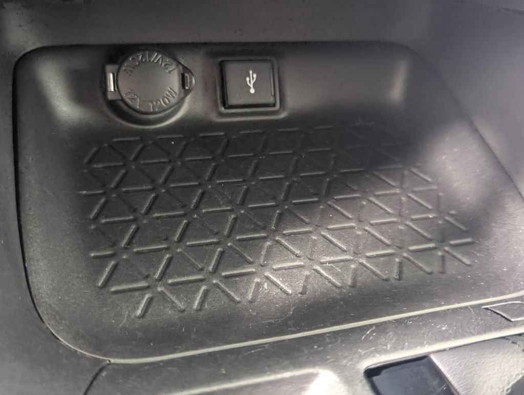 Used 2020 Toyota RAV4 XLE AWD/4WD image 20