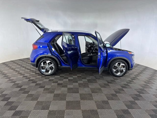 Used 2022 Hyundai Venue Limited FWD image 13
