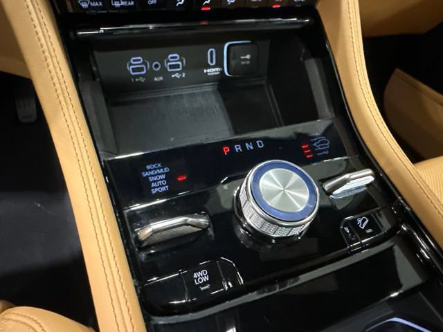 Used 2023 Jeep Grand Cherokee Summit AWD/4WD image 12