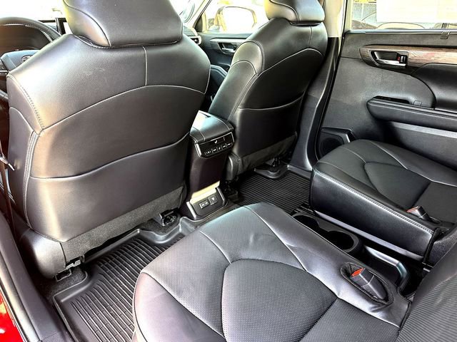 New 2025 Toyota Highlander Limited image 18